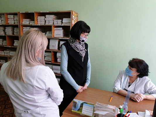 Марина Беспалова передала рециркуляторы районной больнице в Сенгилеевском районе